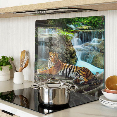 Glass kitchen board Tiger in its natural habitat