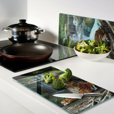 Glass kitchen board Tiger in its natural habitat