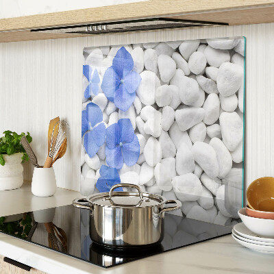 Glass chopping board Blue flowers on white stones
