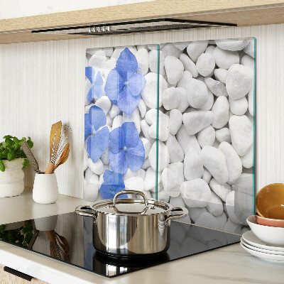 Glass chopping board Blue flowers on white stones