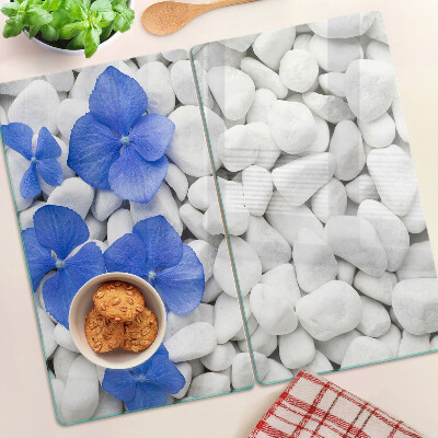 Glass chopping board Blue flowers on white stones