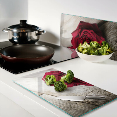 Glass kitchen board Red roses on a wooden background