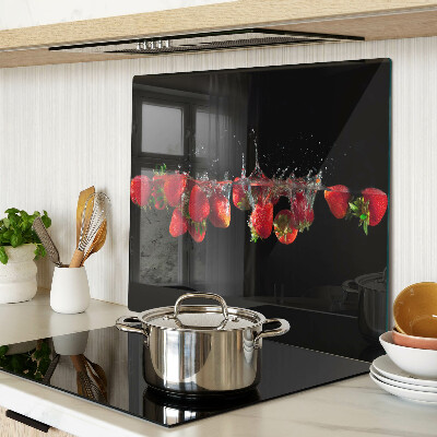Glass chopping board Strawberries in water