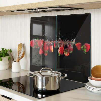 Glass chopping board Strawberries in water