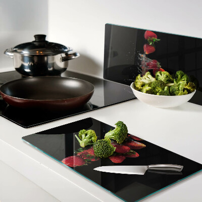 Glass chopping board Strawberries in water