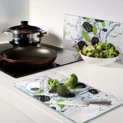 Glass chopping board Fruit in water