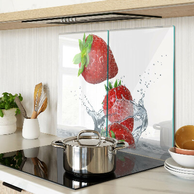 Glass chopping board Strawberries in water