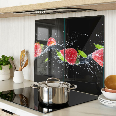 Glass chopping board Strawberries in water