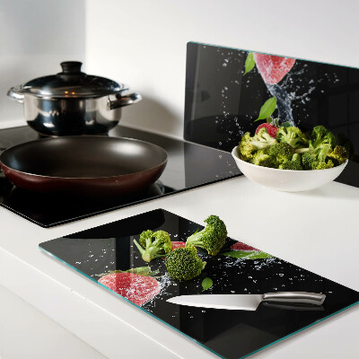 Glass chopping board Strawberries in water