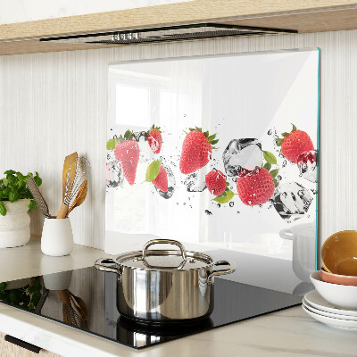 Glass chopping board Strawberries with ice