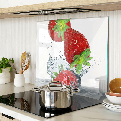 Glass chopping board Strawberries in water