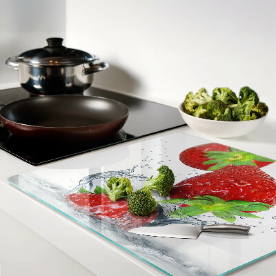 Glass chopping board Strawberries in water
