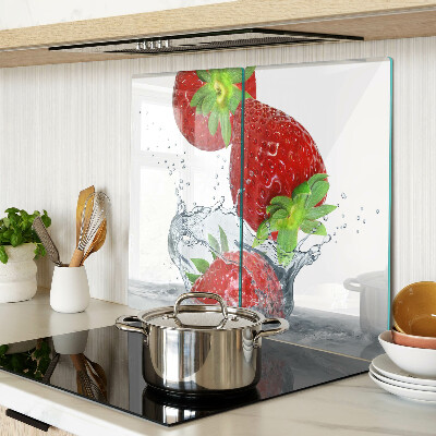 Glass chopping board Strawberries in water