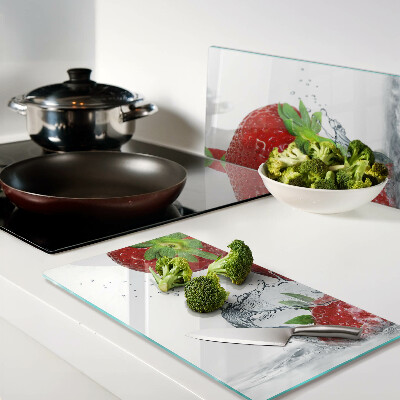 Glass chopping board Strawberries in water