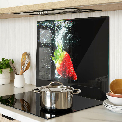 Glass chopping board Strawberry in water