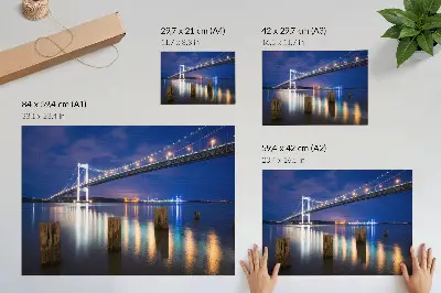 Photo canvas bridge at night reflecting in the water