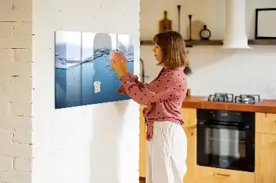 Magnetic marker board water detail