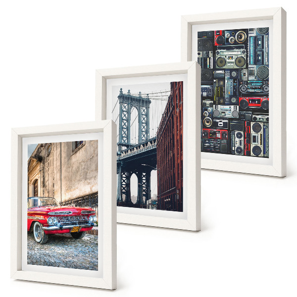 3-piece wall art set An old car on the street near the Brooklyn Bridge and retro audio equipment