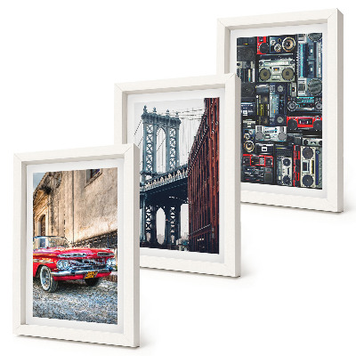 3-piece wall art set An old car on the street near the Brooklyn Bridge and retro audio equipment