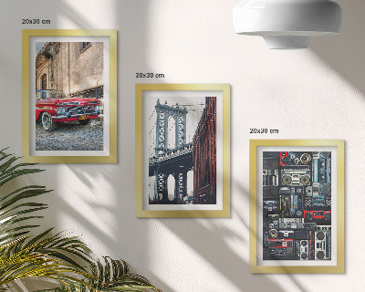 3-piece wall art set An old car on the street near the Brooklyn Bridge and retro audio equipment