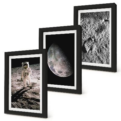 Photo frame wall Astronaut on the Moon Footprint Photo