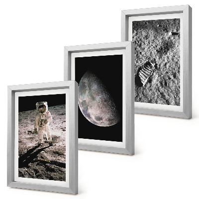 Photo frame wall Astronaut on the Moon Footprint Photo