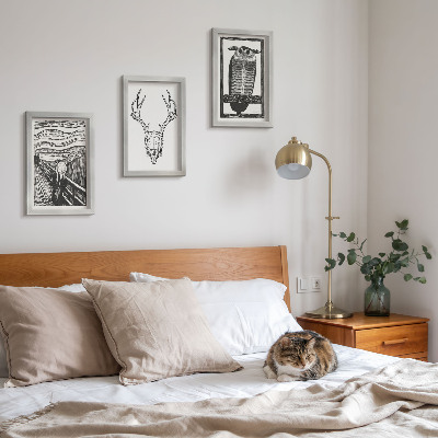 Photo frame wall Inspired by the Scream image with a skull and owl in a graphic style