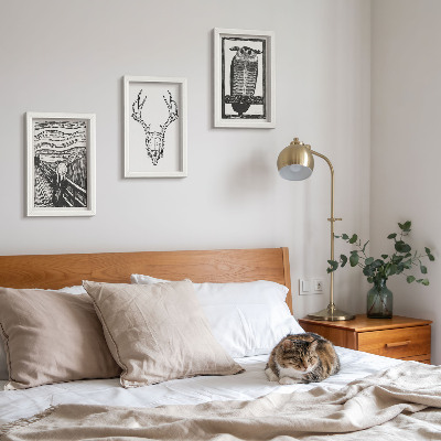 Photo frame wall Inspired by the Scream image with a skull and owl in a graphic style