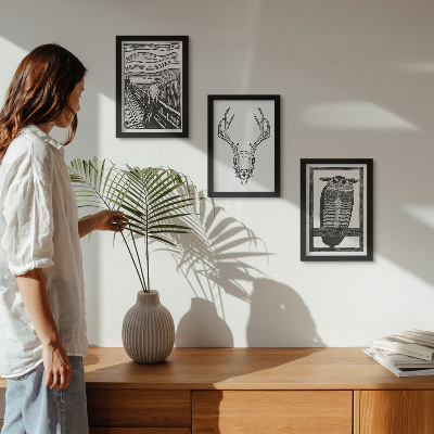 Photo frame wall Inspired by the Scream image with a skull and owl in a graphic style