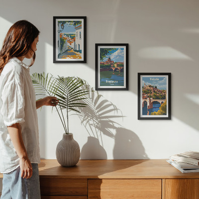 Framed triptych Retro-style graphics of famous cities