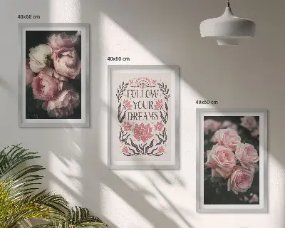 Wall art set with vintage roses and dreams inscription