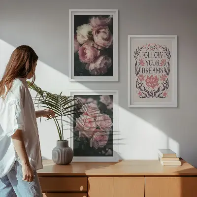 Wall art set with vintage roses and dreams inscription