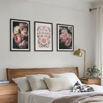 Wall art set with vintage roses and dreams inscription