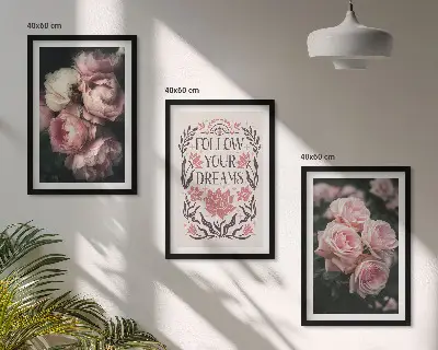 Wall art set with vintage roses and dreams inscription