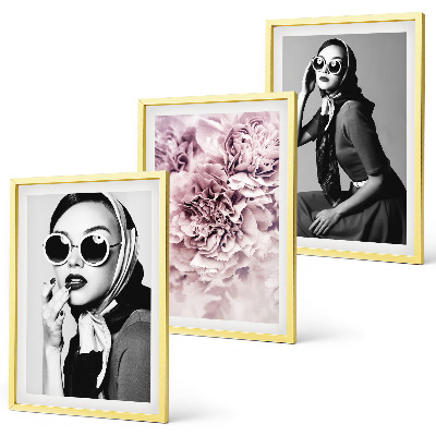 Wall art set Stylish portraits of women with flowers