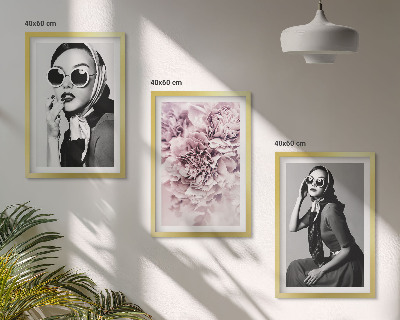 Wall art set Stylish portraits of women with flowers