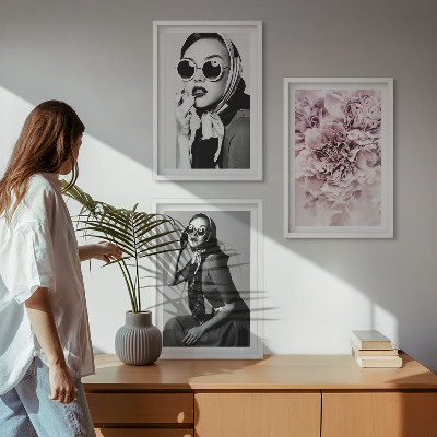 Wall art set Stylish portraits of women with flowers