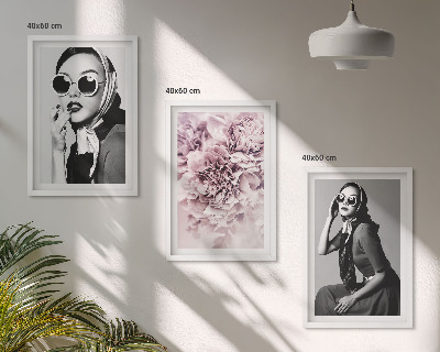 Wall art set Stylish portraits of women with flowers