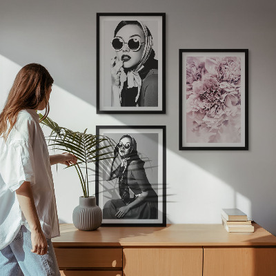 Wall art set Stylish portraits of women with flowers