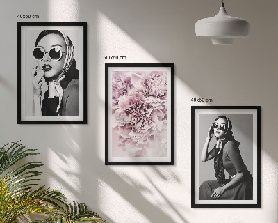 Wall art set Stylish portraits of women with flowers