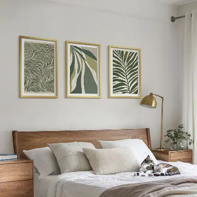 Wall art set with green leaves and wavy lines
