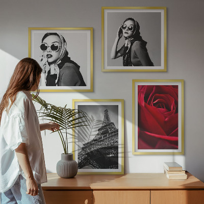 Multi-piece wall decor set Parisian lady with Eiffel glasses