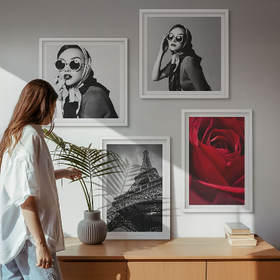 Multi-piece wall decor set Parisian lady with Eiffel glasses