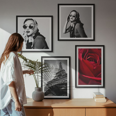 Multi-piece wall decor set Parisian lady with Eiffel glasses