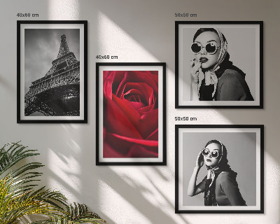 Multi-piece wall decor set Parisian lady with Eiffel glasses