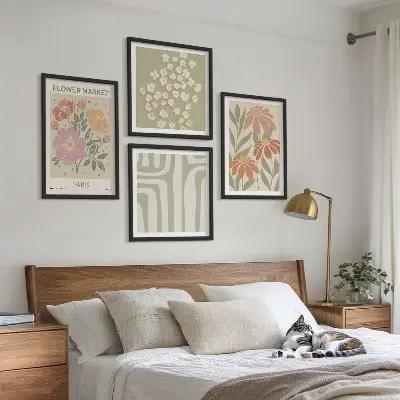 Multi-piece wall decor set with botanical motifs in a minimalist Parisian style