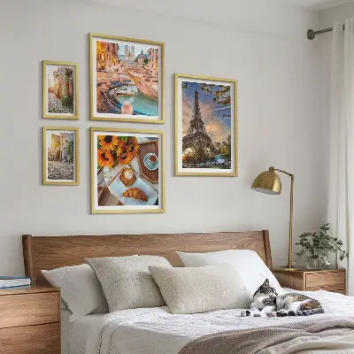 Set of 5 wall art pieces Atmospheric views of the cafe