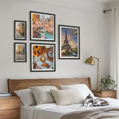 Set of 5 wall art pieces Atmospheric views of the cafe