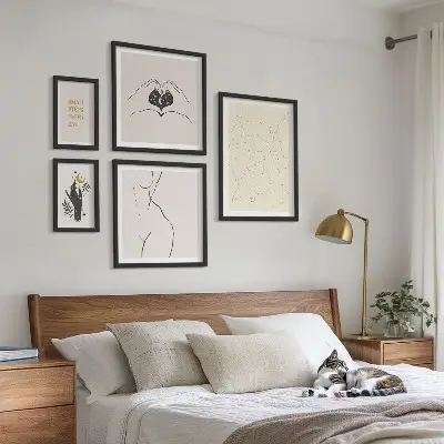 Gallery wall Minimalist space motifs