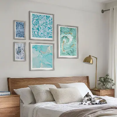 Framed photo set with stylish turquoise blue accents